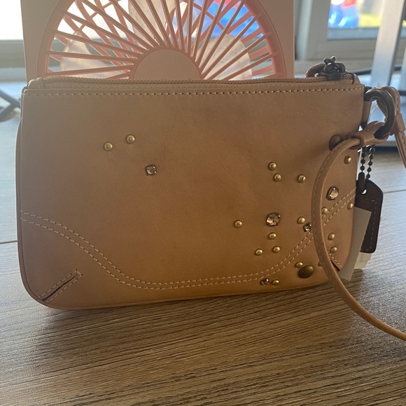 Vintage Coach Beige Wristlet w/ Gold Accents The Vachetta Collection - Picture 14 of 16